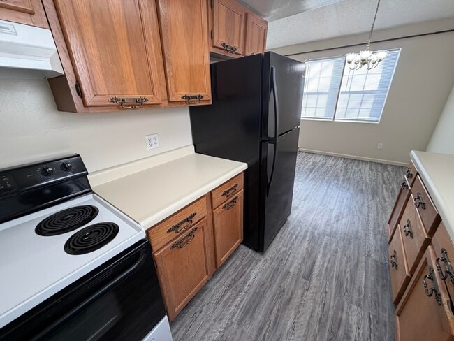 Photo - 23609-2 N 1800-E