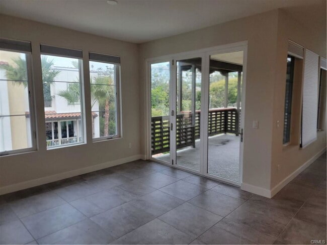 Photo - 325 Doheny Way