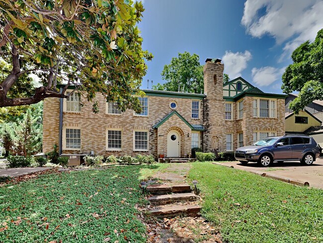 Building Photo - SUPER CUTE Unit 1