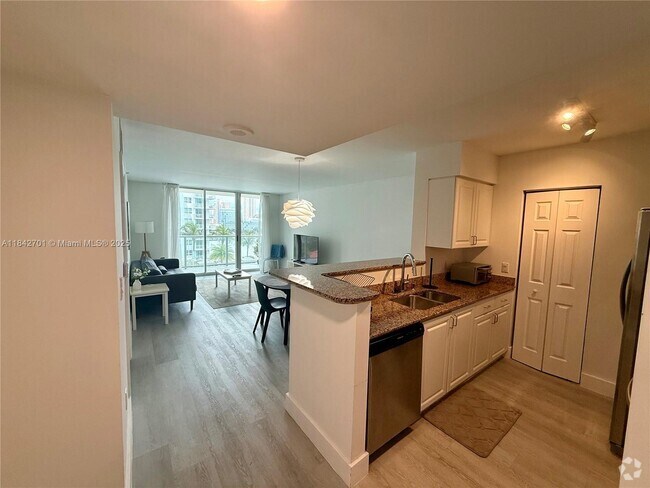 Building Photo - 1155 Brickell Bay Dr Unit 906 Rental