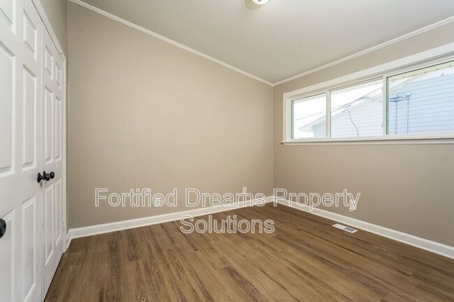 Photo - 509 Saunders Pl