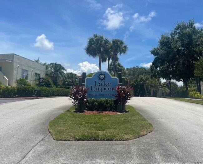Building Photo - 90 S Highland Ave Unit Lake Tarpon Commy. Rental