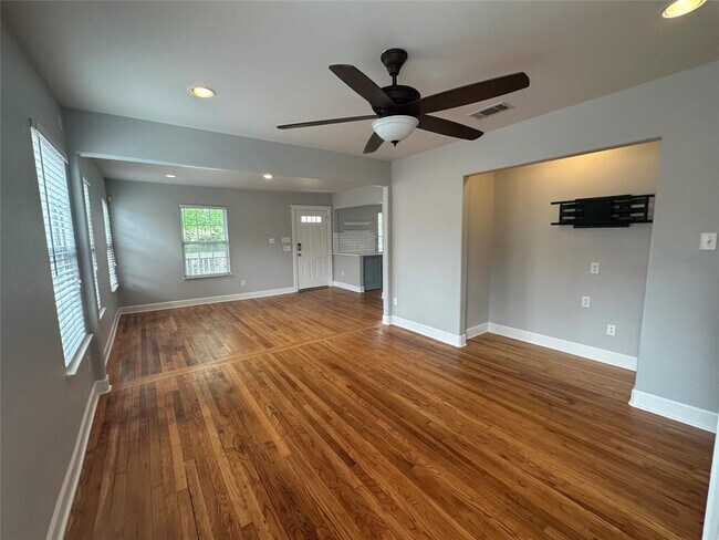 Photo - 5513 Avenue F