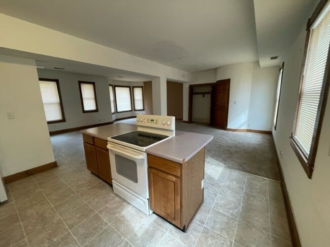 Photo - 573-575 W Lincoln Ave Unit 573B W Lincoln Ave