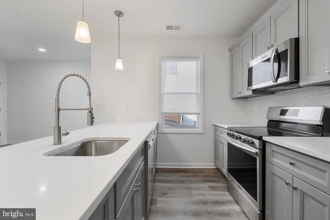 Photo - 146 Nassau St Unit 3