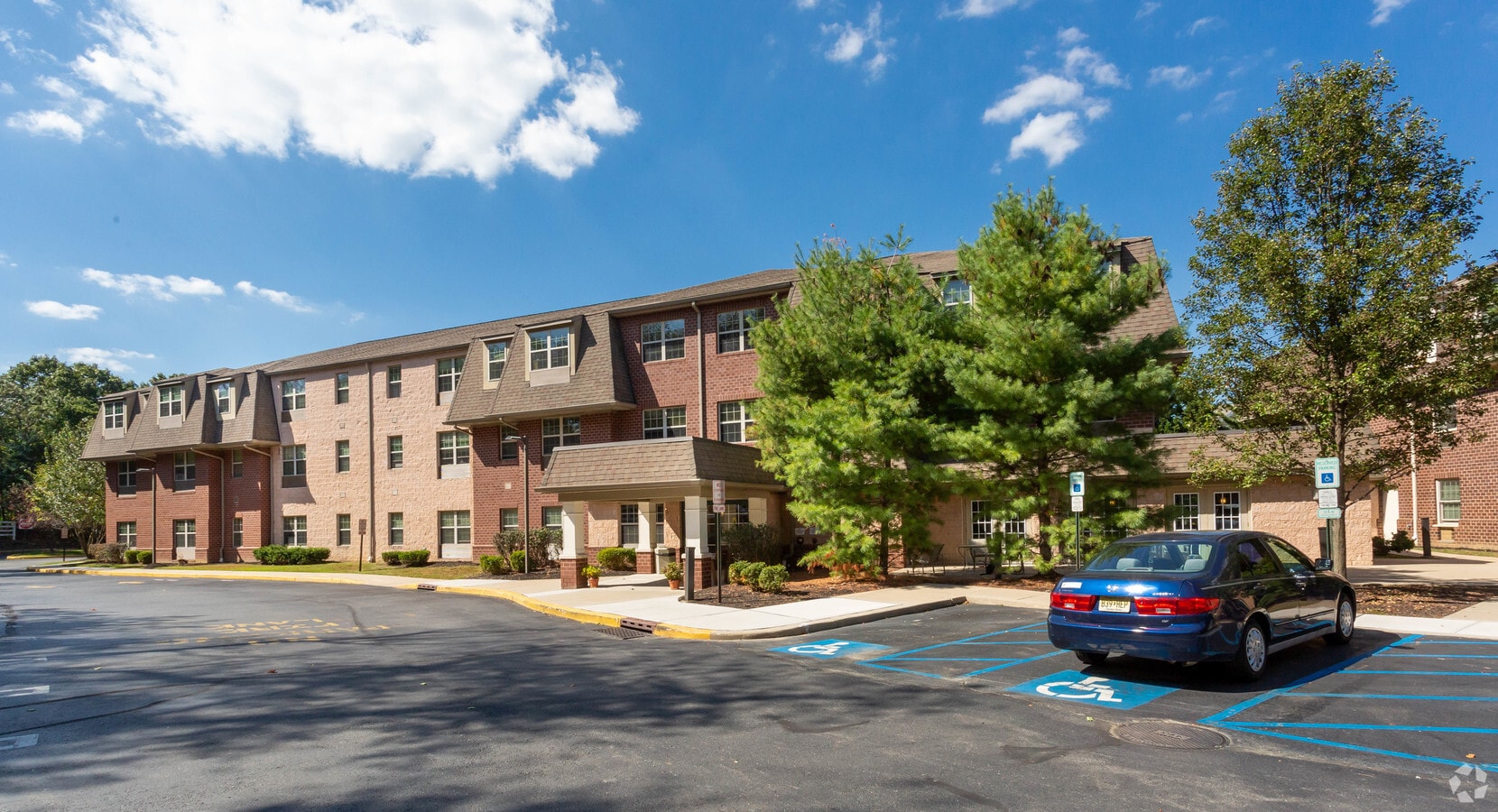 Photo - Oak Creek Village