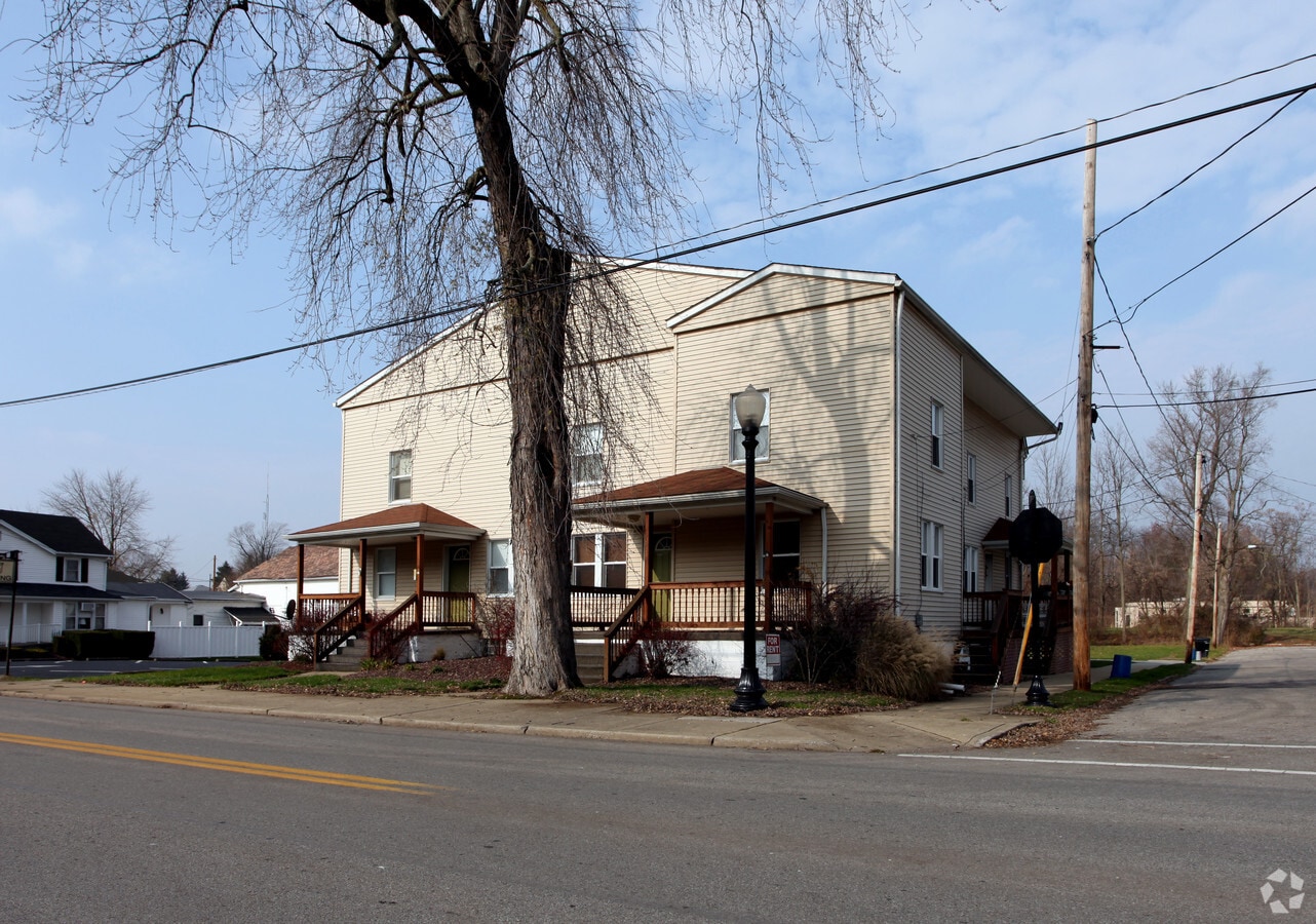 Photo - 110 W Main St Apartments