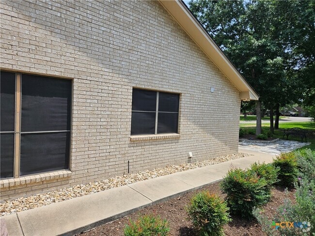 Building Photo - 3901 Chisholm Trail Rental