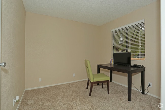 1BR,1BA+Den-750SF Den - Fifteen 50 Apartments