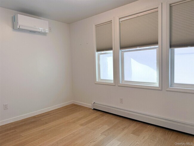 Photo - 48-23 44th St