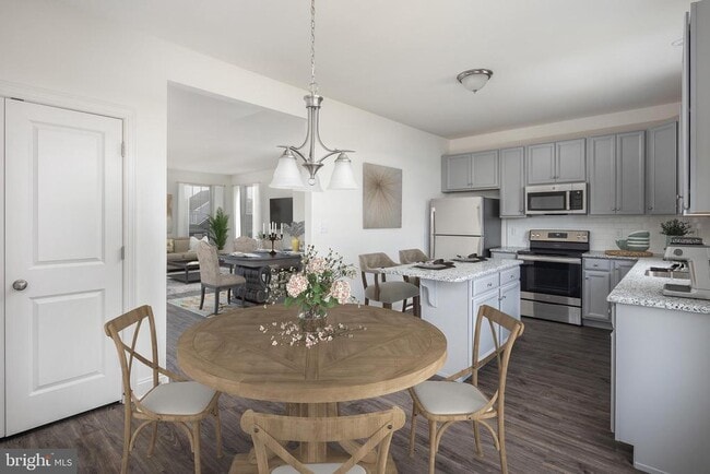 Photo - 873 Mapleton Ave