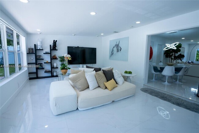 Photo - 31 SW 6th St