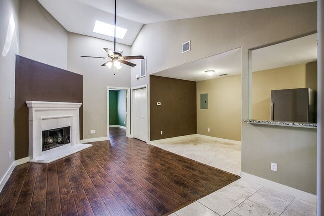 Building Photo - 6646 E Lovers Ln Unit 910 Rental