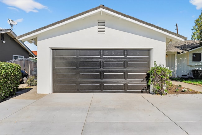 Photo - 445 E Hoover Ave