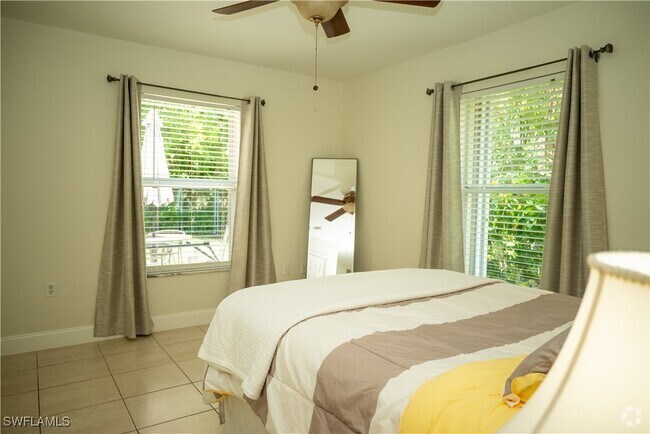 Building Photo - 2247 Pineland St Rental
