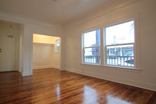 Yucca St 6358