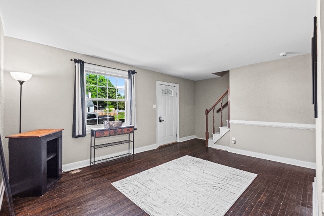 Photo - 206 E 37th St