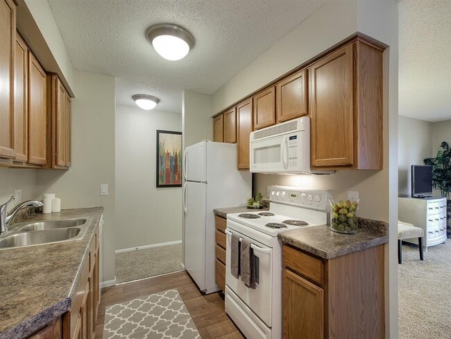 Photo - Oakwood Apartments