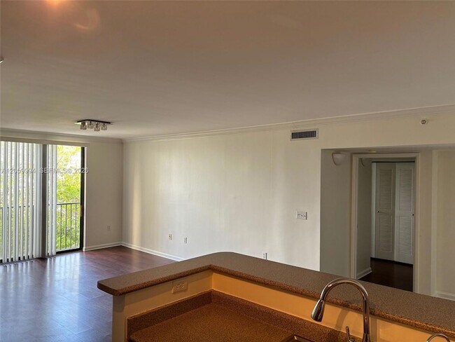 Photo - 1919 Van Buren St Unidad 414