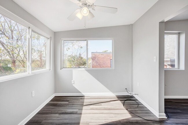 Building Photo - Spacious Two Bed Available July 10th! Central Air, Dishwasher, Laundry, Off Street Parking!