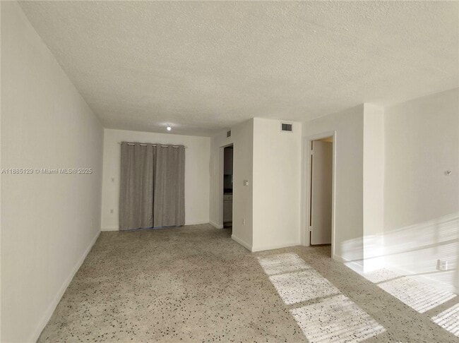 Photo - 921 SW 7th St Unidad 5