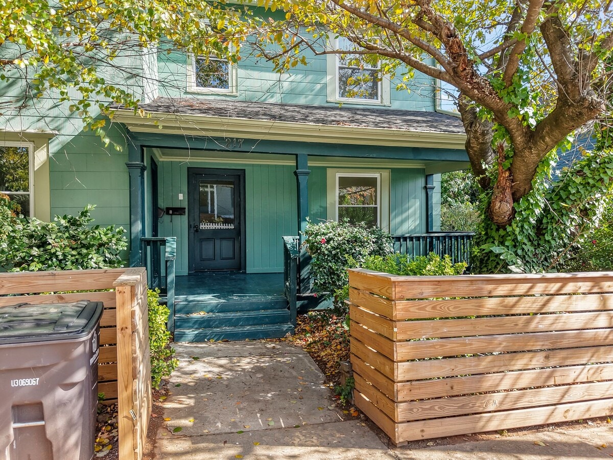 FULLY RENOVATED apartment homes in the heart of Winston-Salem! - FULLY RENOVATED apartment homes in the heart of Winston-Salem!