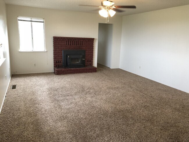 Butte Valley Horse Property 4 bed/2 bath - Butte Valley Horse Property 4 bed/2 bath House