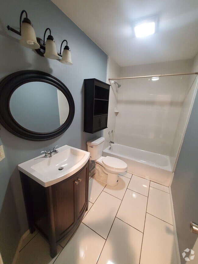 Building Photo - 1309 W Villa St Rental