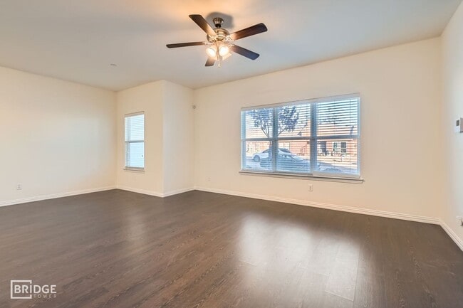 Photo - 1420 Lakecrest Ln