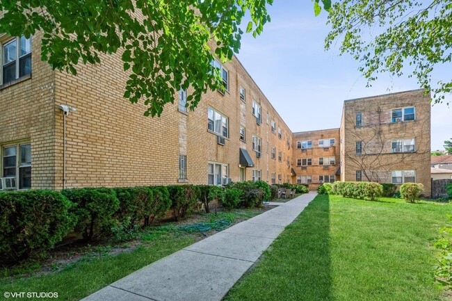 Photo - 1711 W Estes Ave Condo Unit 2S