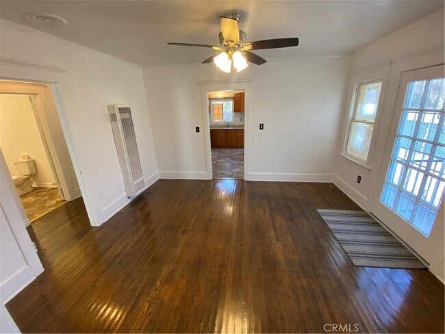 Photo - 686 W 8th St