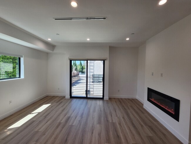 Photo - 6061 Fulton Ave