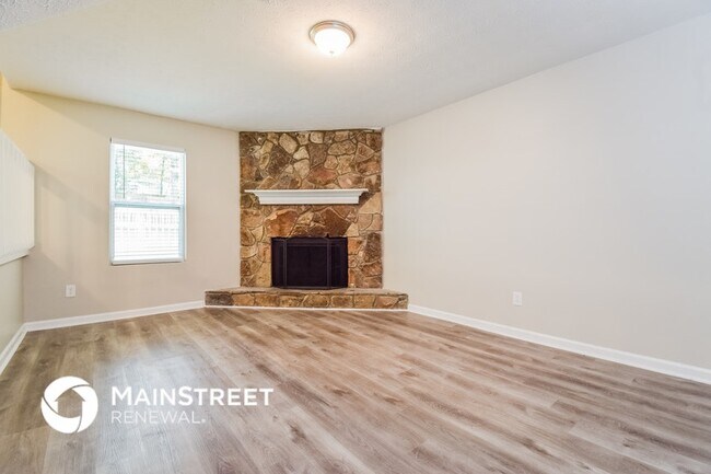 Photo - 825 Forest Path