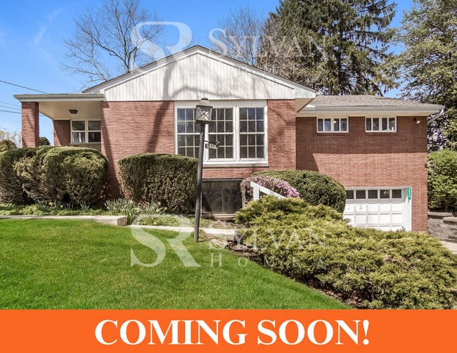 Building Photo - Welcome to this charming abode. Rental