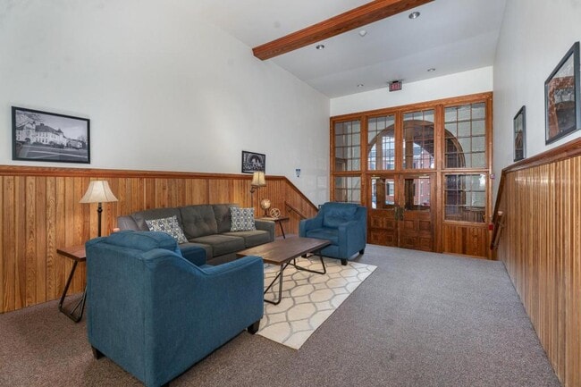 Photo - 133 W Locust St