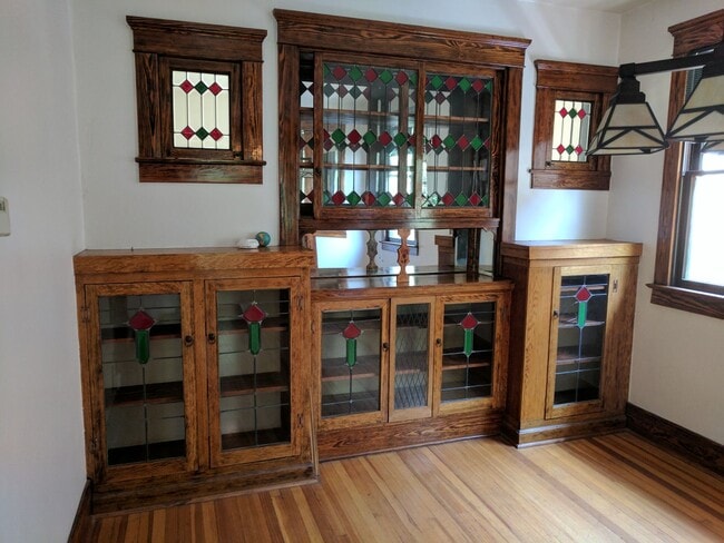 Photo - MAGNIFICENTLY GRANDE VINTAGE HIGHLANDS HOM...