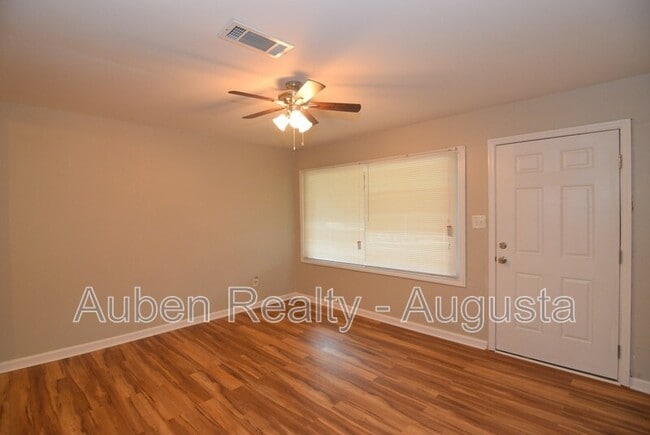 Photo - 1928 Wylie Dr