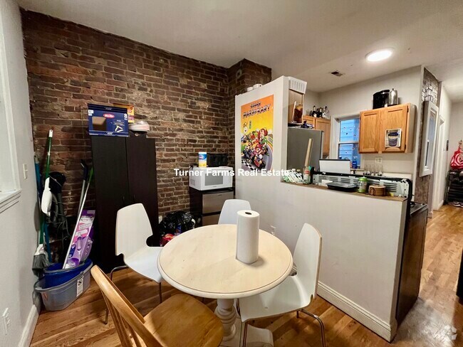 Building Photo - 733 Parker St Unit 2 Rental