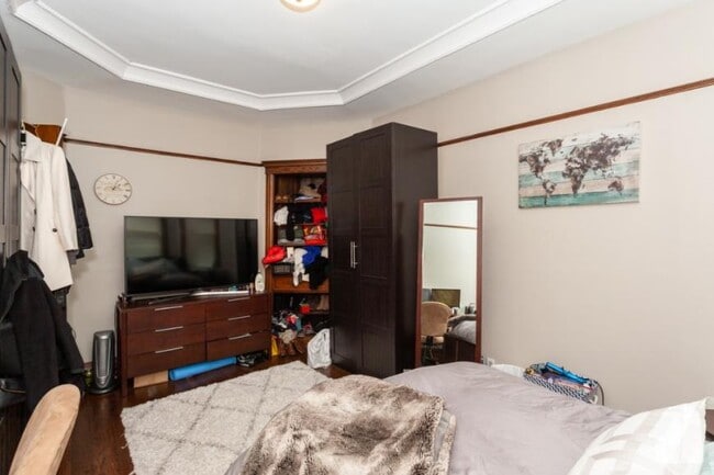 Photo - 4 bedroom in Chicago IL 60613 Unit 2