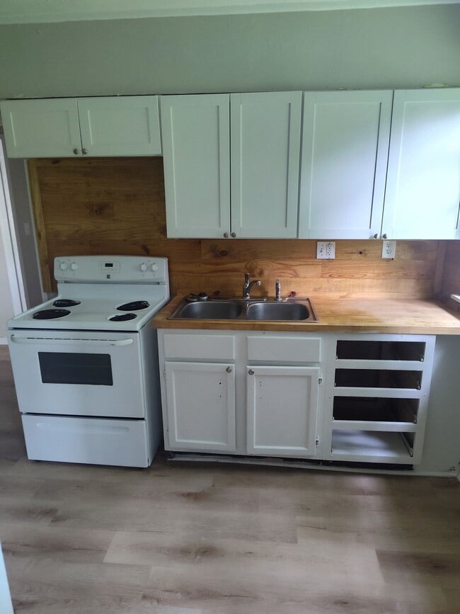 Photo - 2613 Emerald Dr