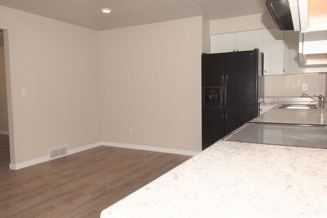 Photo - Charming Home with Garage and Yard! PETS WELCOME