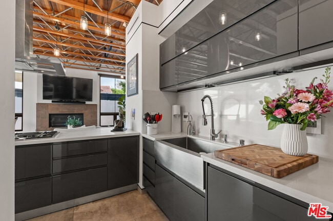 Photo - 601 N Crescent Heights Blvd