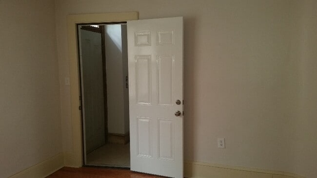 Living&Main entrance - 405 S 6th St Apartment Unit 1