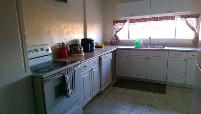 Photo - 2395 Jade Ave