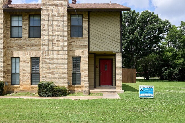Building Photo - RKD Unit D