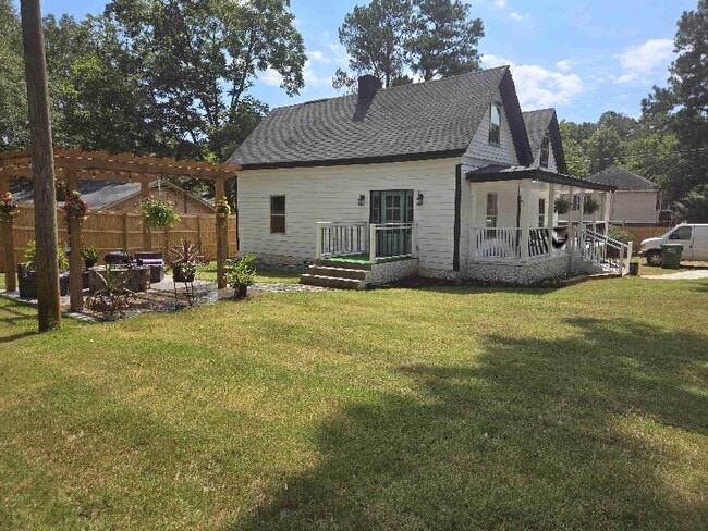 Photo - 409 Pine Park St