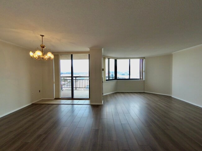 Photo - 1009 Harmon Cove Tower