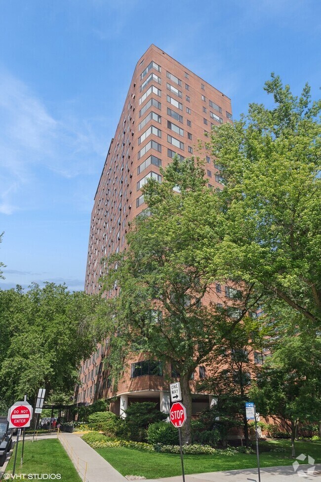 Building Photo - 3100 N Lake Shore Dr Rental