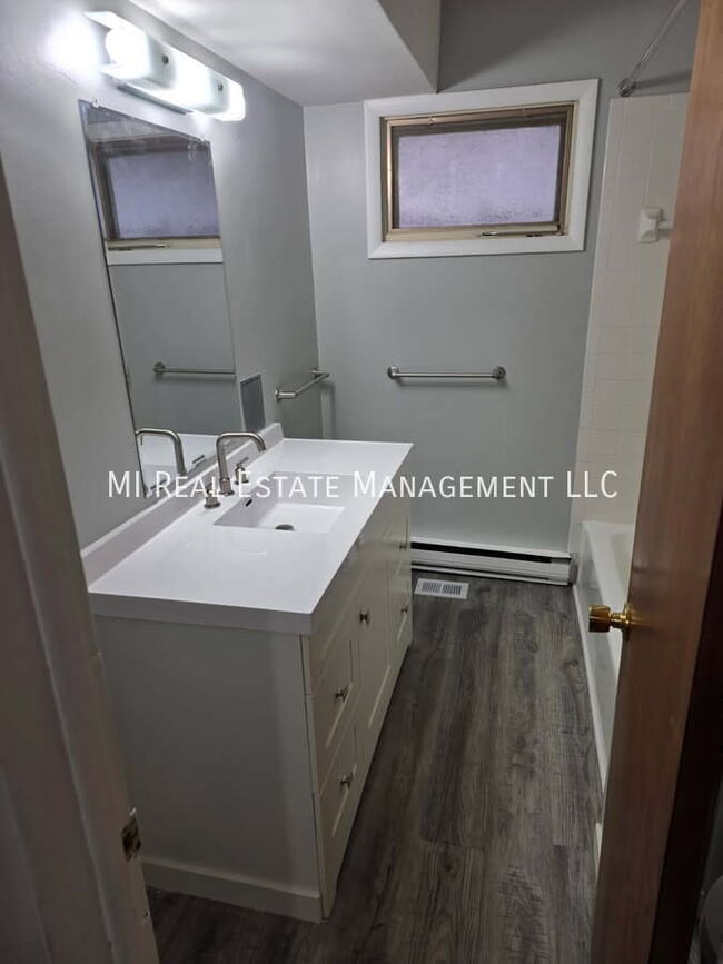 Photo - 221 W 29th St