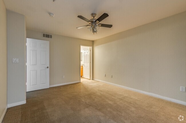 2 BR, 2 BA (Geneva) - 994 SF